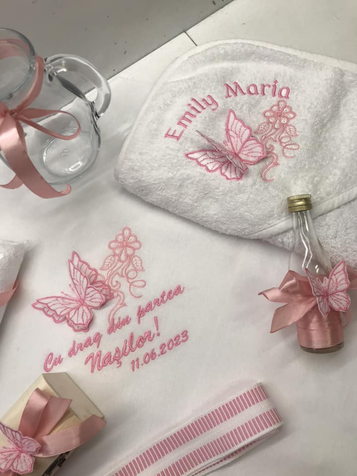 Trusou-Botez-Personalizat-Fluture-Roz-Fetita1.jpg